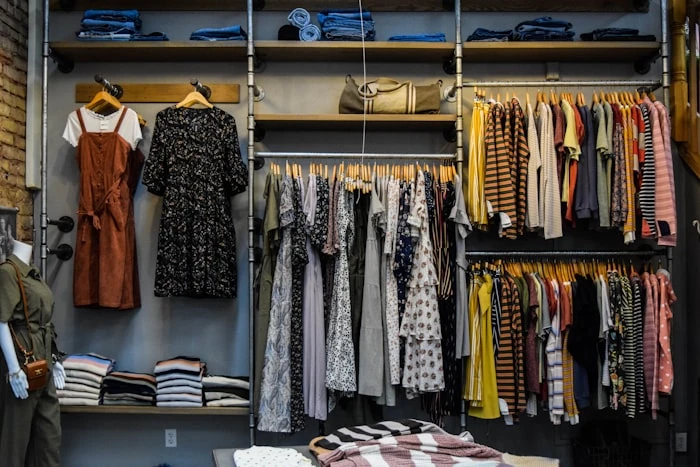 Atelier Mode — fashion retail interior with minimalist fixtures