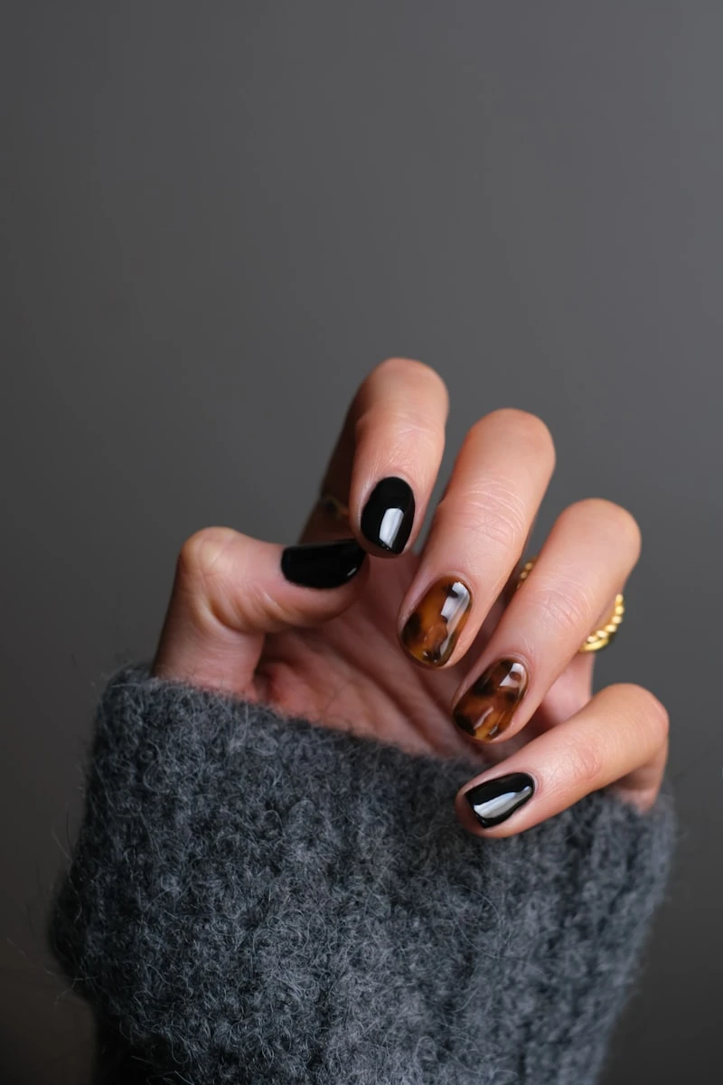 Nail art and manicure service